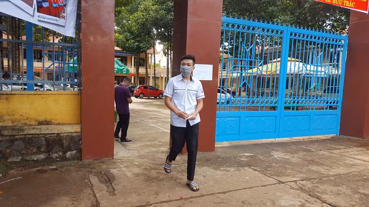 Đề Toán thi tốt nghiệp THPT: Vừa sức thí sinh nhưng để điểm 10 không dễ - 1