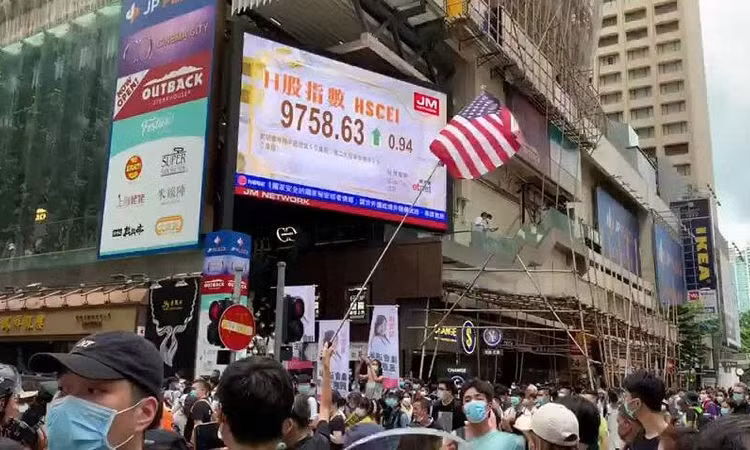 Người Hong Kong biểu tình phản đối luật an ninh