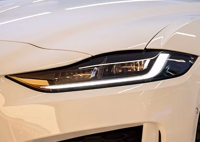 Cận cảnh mẫu xe thể thao Jaguar XE mới nhất tại Việt Nam, giá bán hơn 2,7 tỷ đồng ảnh 6 Cận cảnh mẫu xe thể thao Jaguar XE mới nhất tại Việt Nam, giá bán hơn 2,7 tỷ đồng - 6