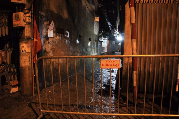 Hà Nội: Phong tỏa, cách ly con ngõ nơi bệnh nhân 714 sinh sống - 7