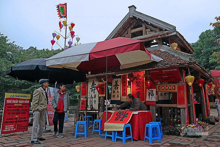 Hơn 50 thầy đồ hội tụ, Tết xưa được tái hiện ở Văn Miếu