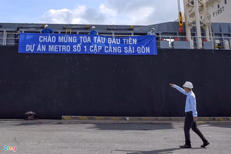 tau metro cap cang o TP.HCM anh 9