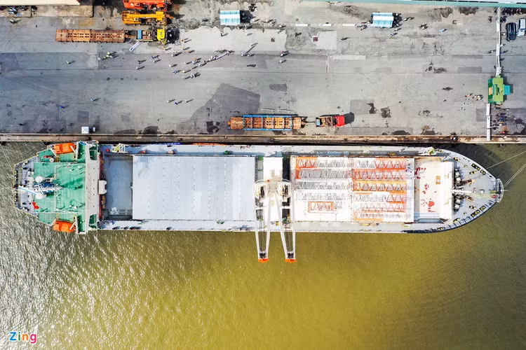 tau metro cap cang o TP.HCM anh 5