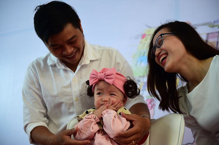 Hai bé Song Nhi xuất viện sau gần 3 tháng mổ tách dính thành công