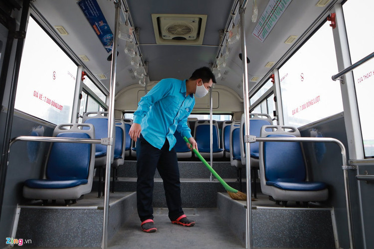 Xe buyt Ha Noi lien tuc duoc ve sinh, khu trung hinh anh 4 3_zing.jpg