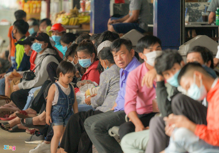 Ben xe o TP.HCM thua thot dip le 2/9 anh 4