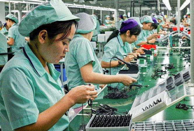 Công nhân mong chờ thưởng tết (ảnh lớn) Ảnh: Ngô Bình