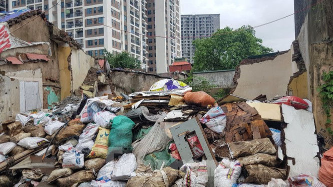 Đường nghìn tỷ chi chít 'ổ trâu, ổ gà' ở Hà Nội: Qua 6 Chủ tịch phường không GPMB xong - ảnh 2