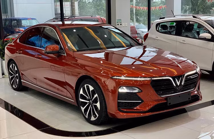 Một mẫu Lux A2.0 tại đại lý ở Hà Nội. Ảnh: Anh Dũng