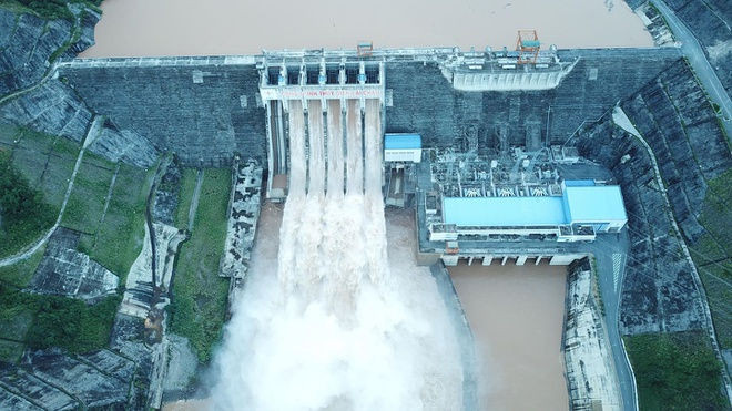 Trung Quoc xa lu xuong song Hong anh 1