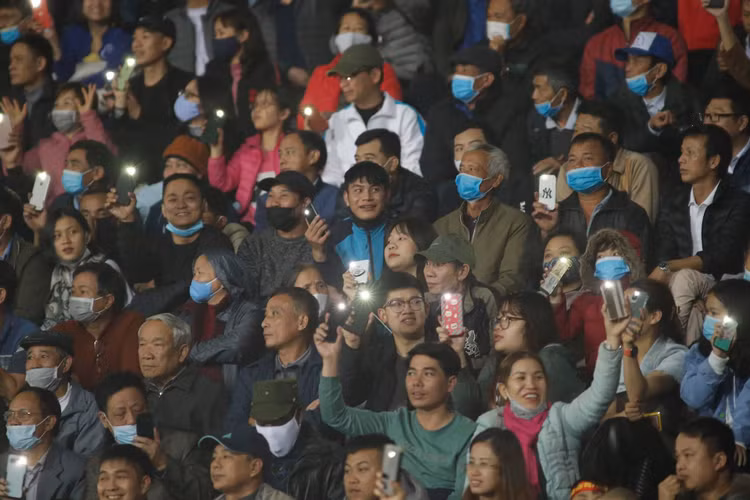 Choáng ngợp với sự cuồng nhiệt của CĐV Việt Nam tại Phú Thọ - 14