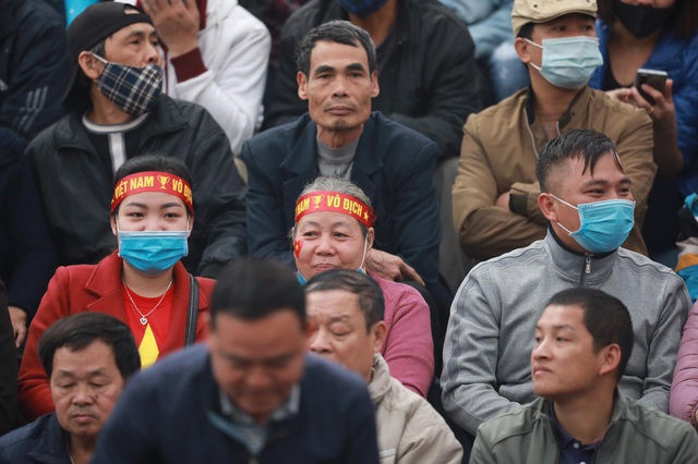 Choáng ngợp với sự cuồng nhiệt của CĐV Việt Nam tại Phú Thọ - 8