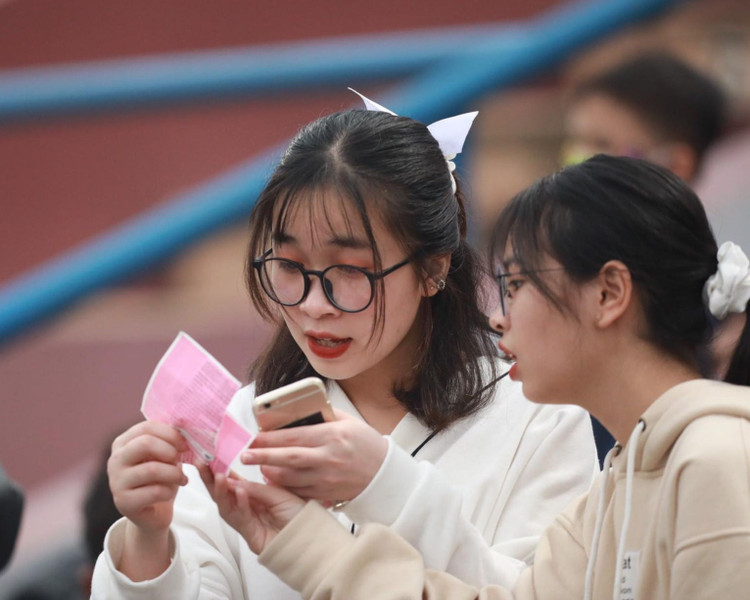 Choáng ngợp với sự cuồng nhiệt của CĐV Việt Nam tại Phú Thọ - 7