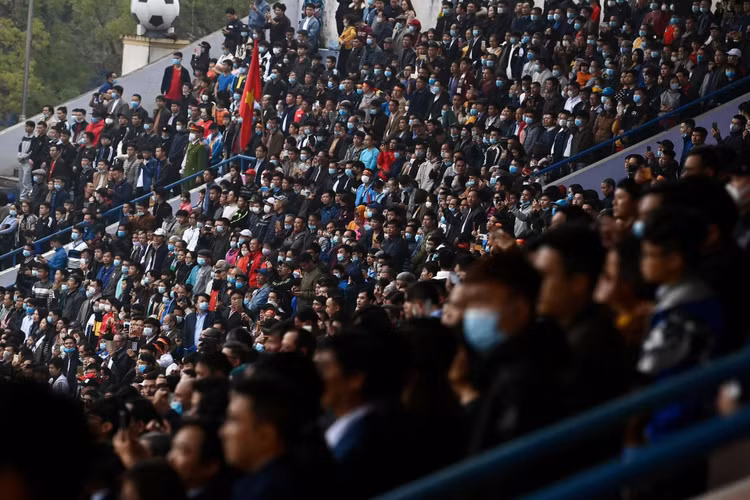 Choáng ngợp với sự cuồng nhiệt của CĐV Việt Nam tại Phú Thọ - 4