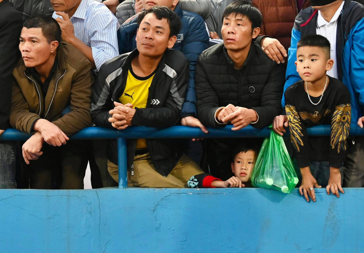 Choáng ngợp với sự cuồng nhiệt của CĐV Việt Nam tại Phú Thọ - 10