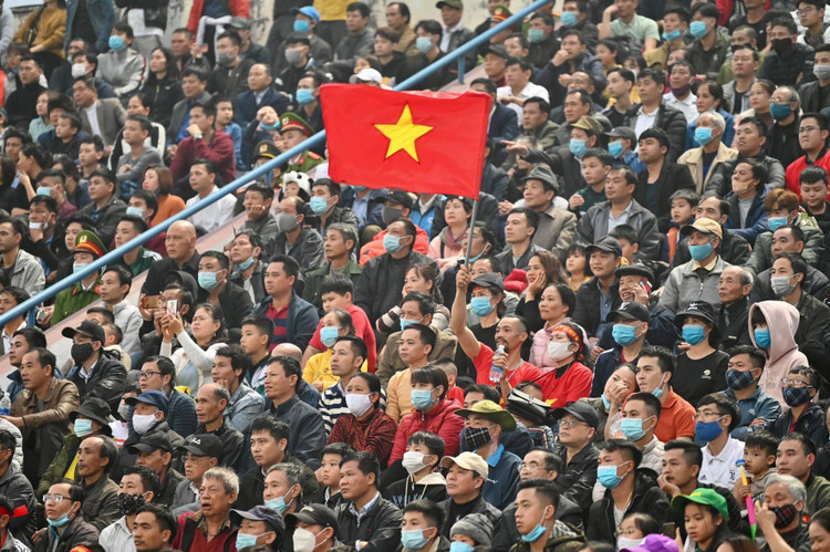 Choáng ngợp với sự cuồng nhiệt của CĐV Việt Nam tại Phú Thọ - 9