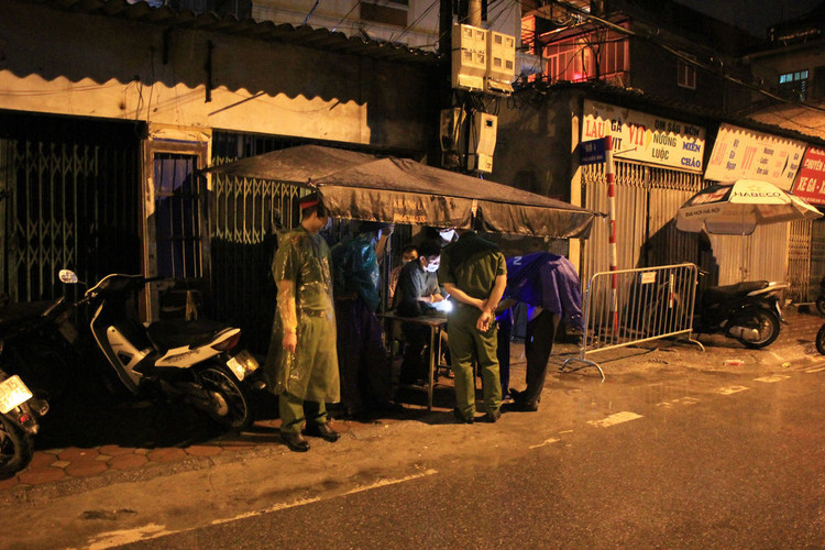 Hà Nội: Phong tỏa, cách ly con ngõ nơi bệnh nhân 714 sinh sống - 2