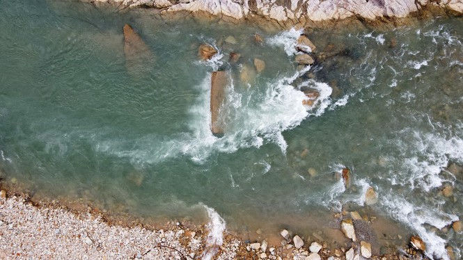 Cận cảnh những khối bê tông ‘khủng’ nghi vùi lấp nạn nhân mất tích ở Rào Trăng 3 - ảnh 2