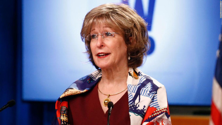 canh tay phai cua Trump anh 7