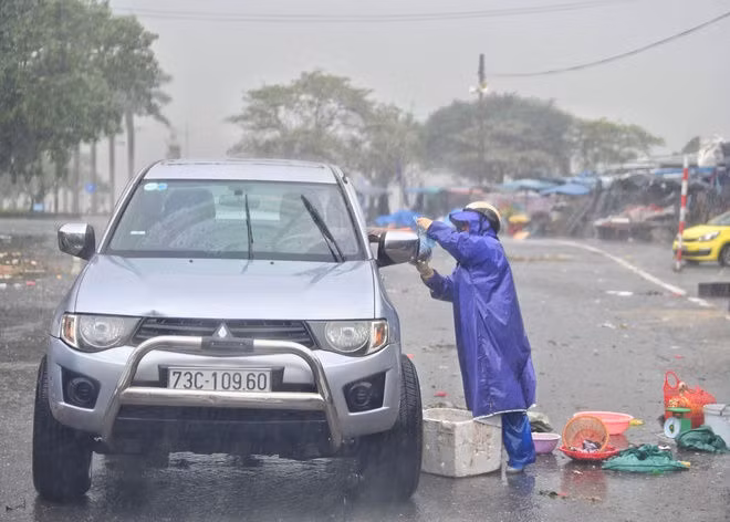 bão Vamco đổ bộ vào miền Trung ảnh 21 bao Vamco do bo vao mien Trung anh 21