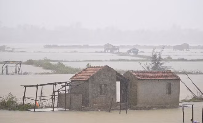 bão Vamco đổ bộ vào miền Trung ảnh 19 bao Vamco do bo vao mien Trung anh 19