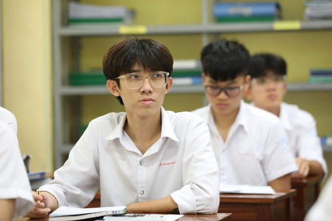 Học sinh trường THPT Trí Đức, Hà Nội ôn luyện cho kỳ thi tốt nghiệp THPT 2020. Ảnh: Ngọc Thành/VnExpress