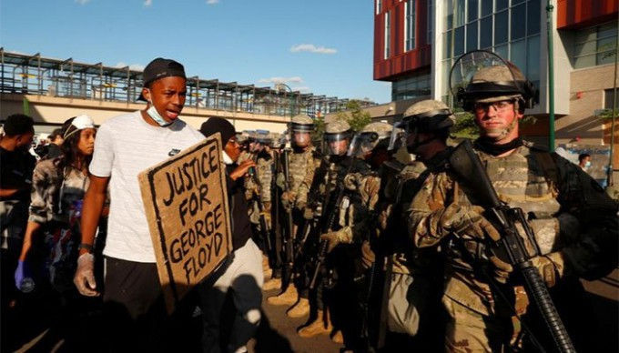 hang tram nguoi bi bat giu trong cac cuoc bieu tinh lan rong tai nuoc my hinh 2
