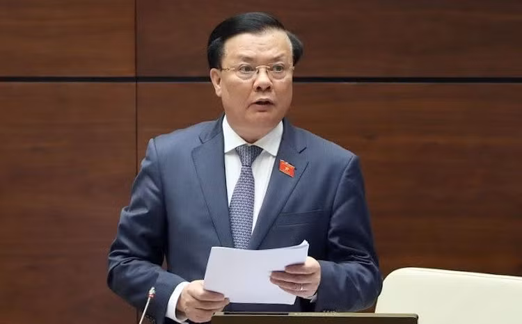 Bộ trưởng Đinh Tiến Dũng.