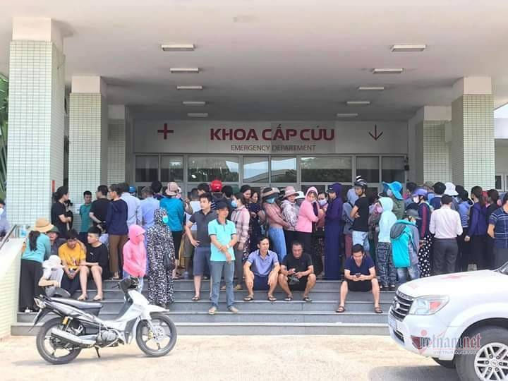 Hiện trường vụ lật xe khách 13 người chết ở Quảng Bình