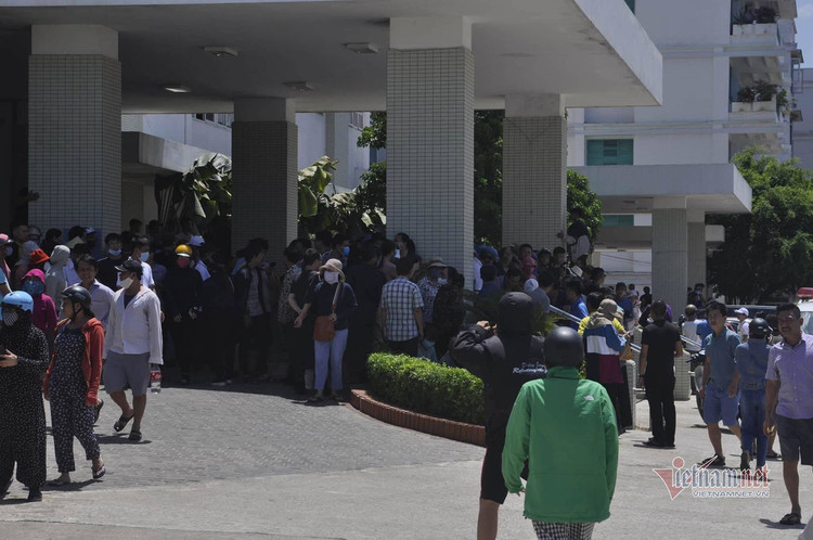 Hiện trường vụ lật xe khách 13 người chết ở Quảng Bình