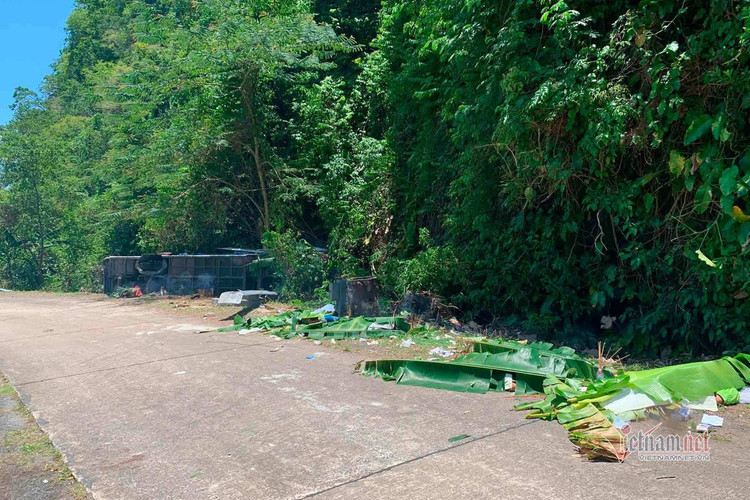 Hiện trường vụ lật xe khách 13 người chết ở Quảng Bình