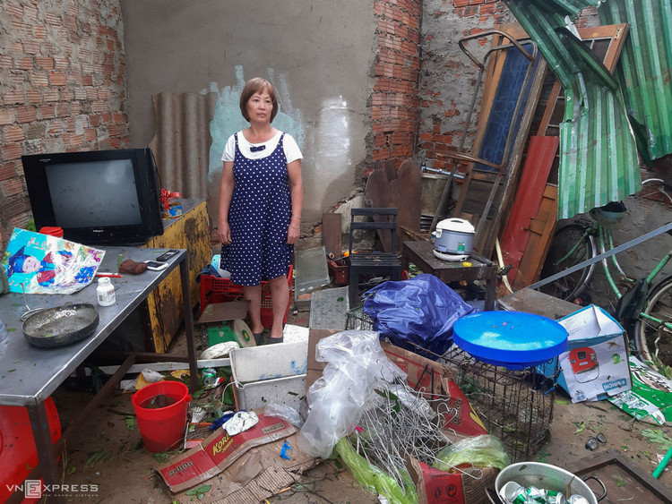 Nhà dân tan hoang sau bão Molave ảnh 4