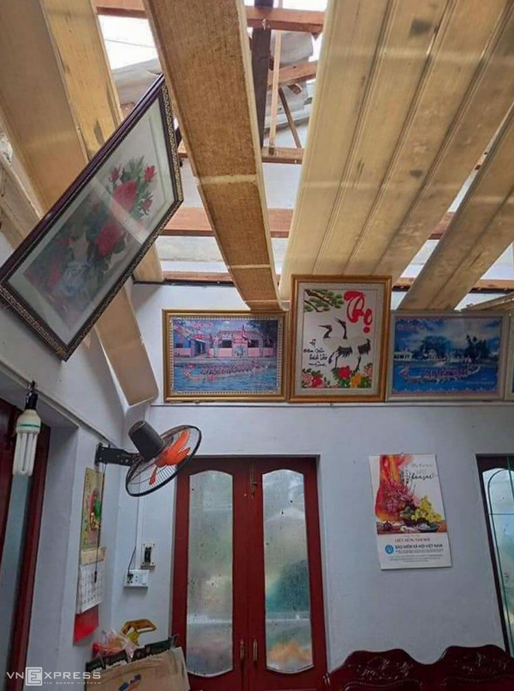 Nhà dân tan hoang sau bão Molave ảnh 3