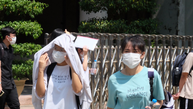 “Niềm tin cho ta sức mạnh” vào đề Ngữ văn, thí sinh phấn khởi sau môn đầu - 2