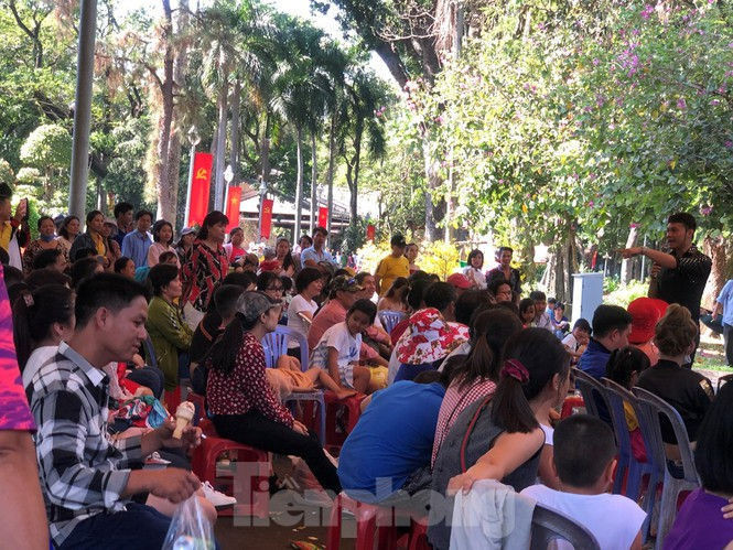 Trung tâm mua sắm, khu vui chơi Sài Gòn quá tải ngày cuối nghỉ Tết Nguyên đán - ảnh 8