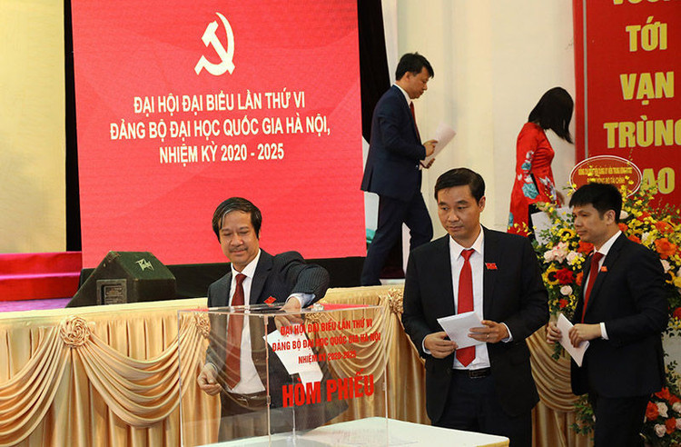 Ông Nguyễn Kim Sơn tái đắc cử chức Bí thư Đảng ủy Đại học Quốc gia Hà Nội ảnh 1
