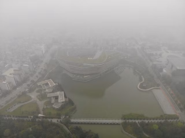 Chất lượng không khí diễn biến xấu: Hà Nội “đứng đầu” - 1