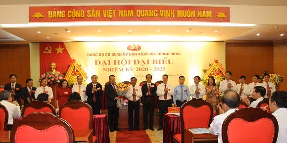 Ban Chấp hành Đảng bộ Cơ quan UBKT Trung ương nhiệm kỳ 2020 - 2025 ra mắt Đại hội.