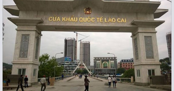 Bắt chuyên viên Tổng cục Hải quan - Ảnh 1.