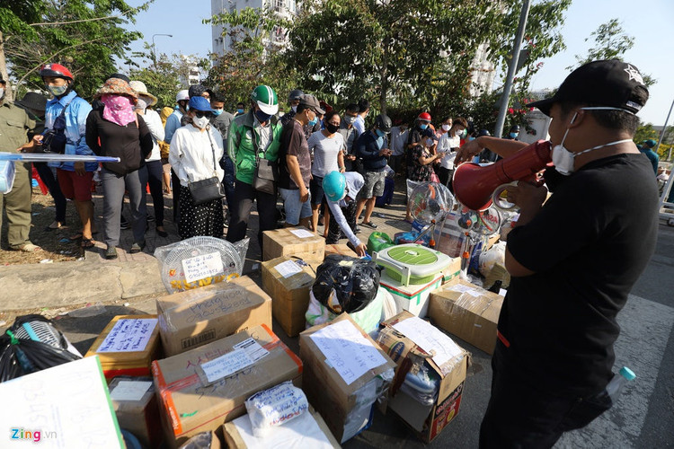 Canh dong duc nhu cho phien truoc cong khu cach ly o TP.HCM hinh anh 10 tiepte_zing56.JPG