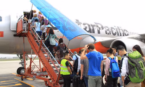 Vắng khách thừa ghế, giá vé máy bay lại rẻ bèo