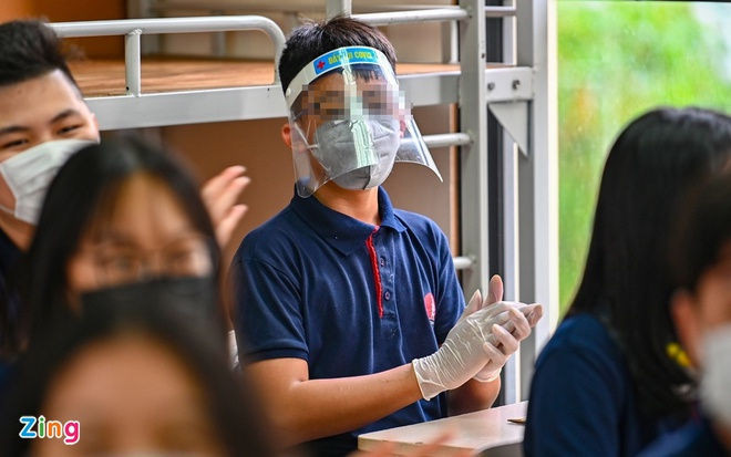 Nguy co can thi, moi mat khi hoc sinh deo non che giot ban lien tuc hinh anh 1 hocsinhquaylaitruong_8_zing_1_.jpg