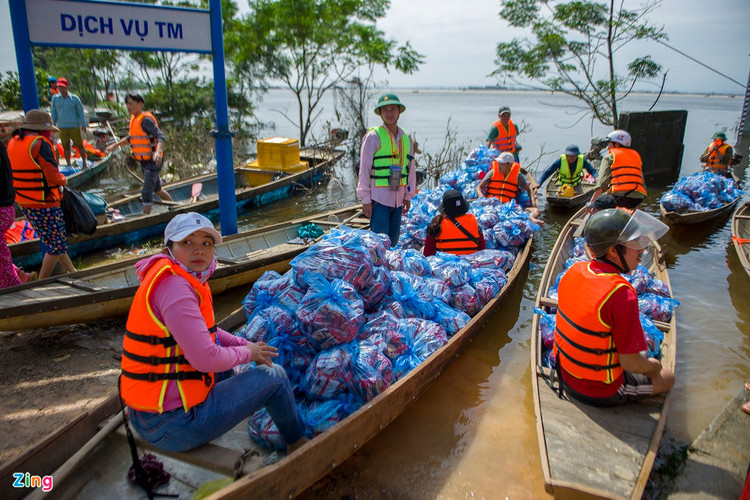 Cuu tro vung lu Quang Binh anh 11