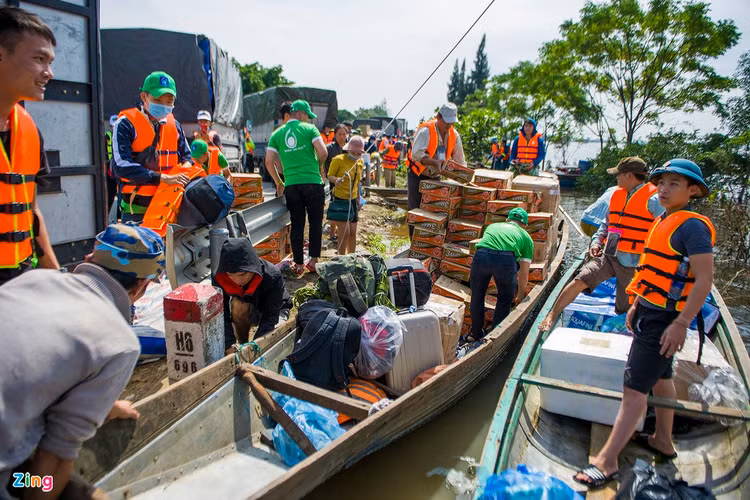 Cuu tro vung lu Quang Binh anh 6