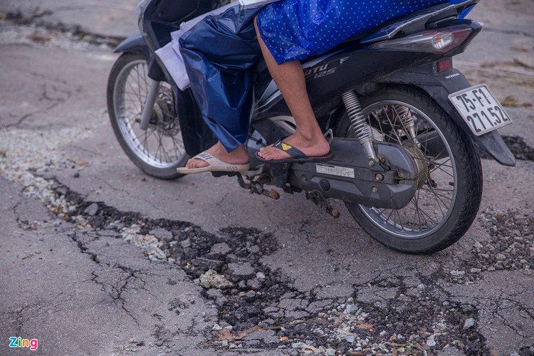 Quoc lo 49B hu hong nghiem trong anh 7