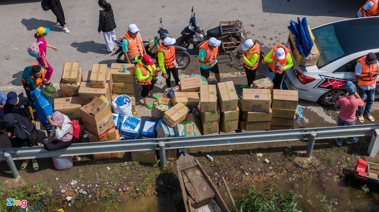 Cuu tro vung lu Quang Binh anh 10