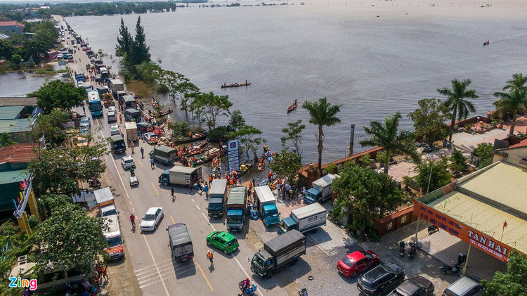 Cuu tro vung lu Quang Binh anh 1