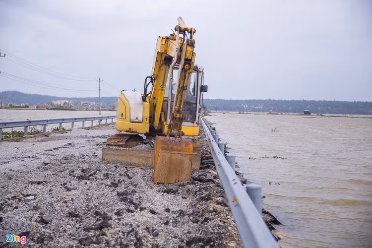 Quoc lo 49B hu hong nghiem trong anh 10