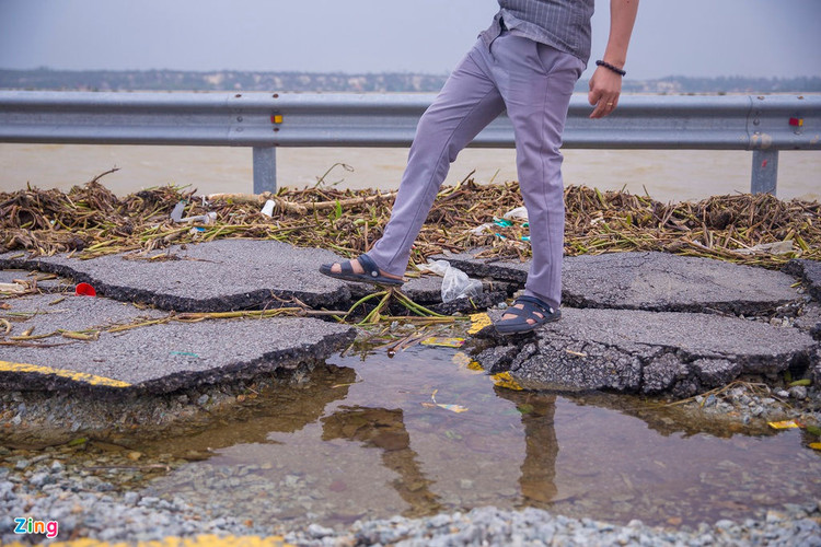 Quoc lo 49B hu hong nghiem trong anh 8