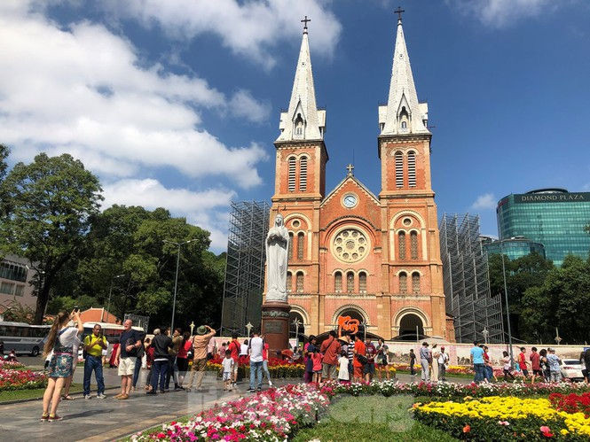 Trung tâm mua sắm, khu vui chơi Sài Gòn quá tải ngày cuối nghỉ Tết Nguyên đán - ảnh 27